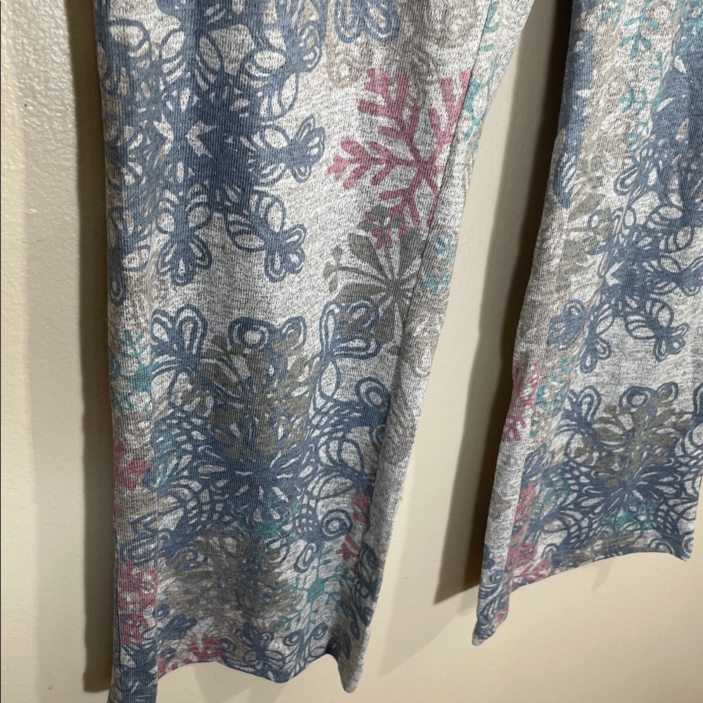 NWOT Christopher & Banks Swirl Snowflake Lounge Pants - Picture 3 of 7
